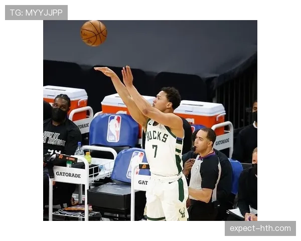 菲利克斯表现稳健，助力球队战术升级取得系列胜利