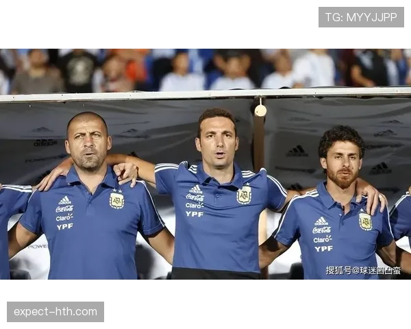 斯卡洛尼执教风格分析：战略灵活性与团队凝聚力的有效结合