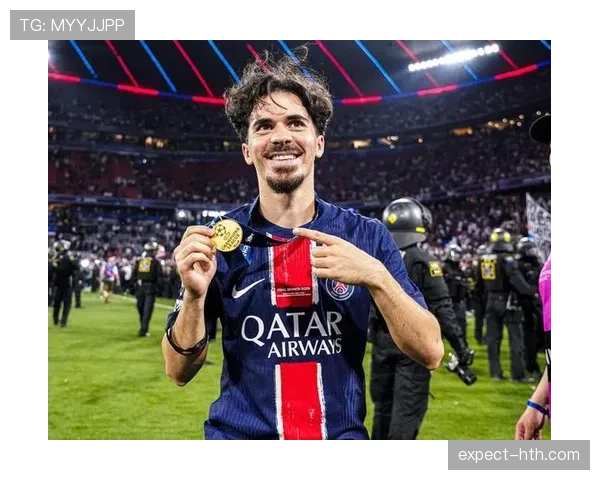 维蒂尼亚面对拜仁高强度逼抢时的出球能力解析