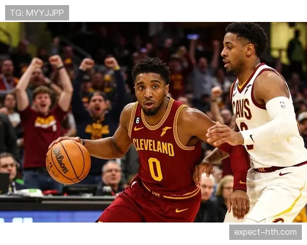 米切尔三分效率提升显著 打破队内关键时刻得分格局