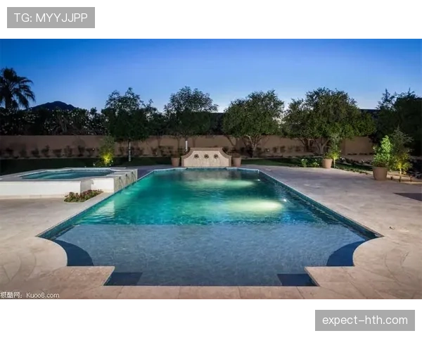 刷到菲尔普斯家照片，泳池堪比比赛场，我这穷酸人瞬间怀疑人生